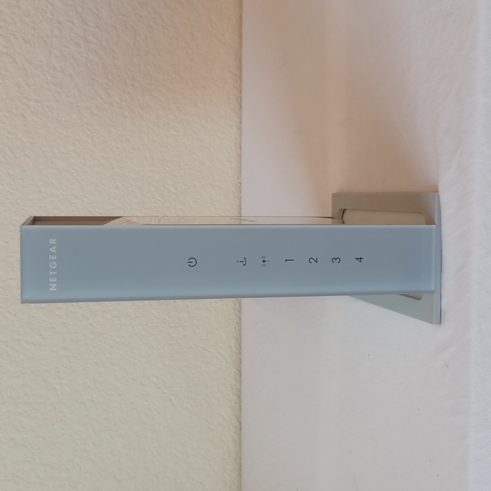 Netgear RangeMax Next Wireless-N Router WNR834Bv2 - Picture 5 of 13